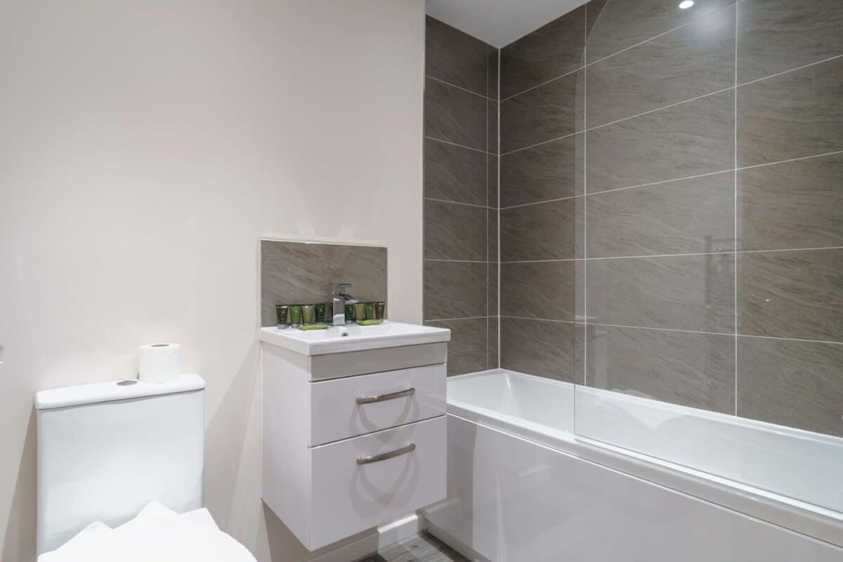 Bright 2 Bed Apartment Manchester - Sleeps 4 Exterior photo